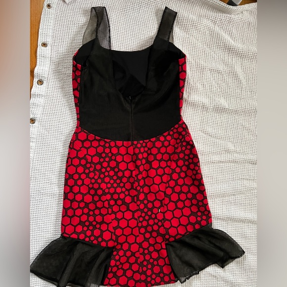 Figure hugging dress with trumpet effect, sheer straps, sheer back, built in cup - Picture 7 of 11